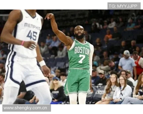 轻松发挥杰伦布朗13投6中轻松斩获21分1篮板展现实力 轻松发挥杰伦布朗13投6中轻松斩获21分1篮板展现实力