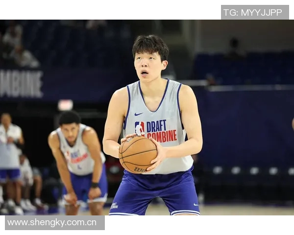 克林根谈与杨瀚森默契配合每日争抢篮板共同提升技艺 克林根谈与杨瀚森默契配合每日争抢篮板共同提升技艺