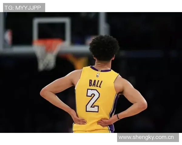 朗佐鲍尔在骑士训练营表现突出展现融入球队的潜力与决心 朗佐鲍尔在骑士训练营表现突出展现融入球队的潜力与决心