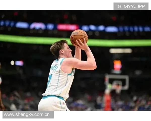 克尼佩尔下半场发力却三分失准11投5中仅得12分4篮板表现平平 克尼佩尔下半场发力却三分失准11投5中仅得12分4篮板表现平平