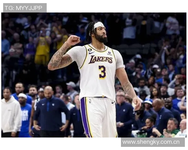 浓眉强调球队持续进步明天对雷霆需坚持正确进攻选择 浓眉强调球队持续进步明天对雷霆需坚持正确进攻选择