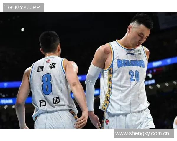 周琦与赵睿翟晓川方硕合影定妆照迎新赛季期待再创佳绩 周琦与赵睿翟晓川方硕合影定妆照迎新赛季期待再创佳绩