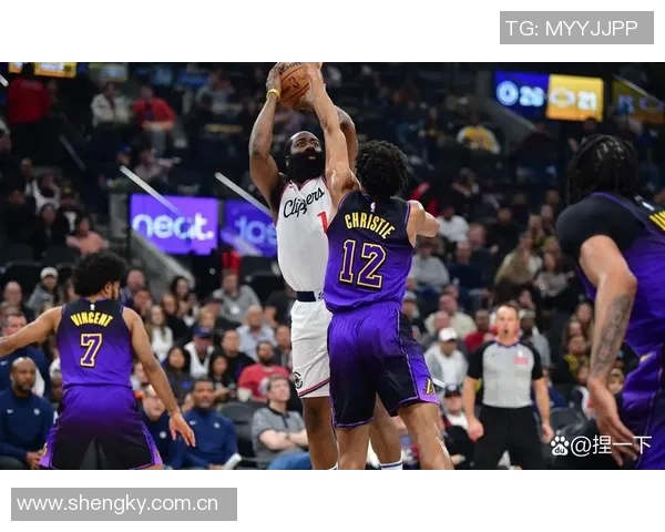 NBA赛况回顾太阳战胜湖人快船遭火箭逆转马刺不敌雷霆独行侠与掘金激战正酣